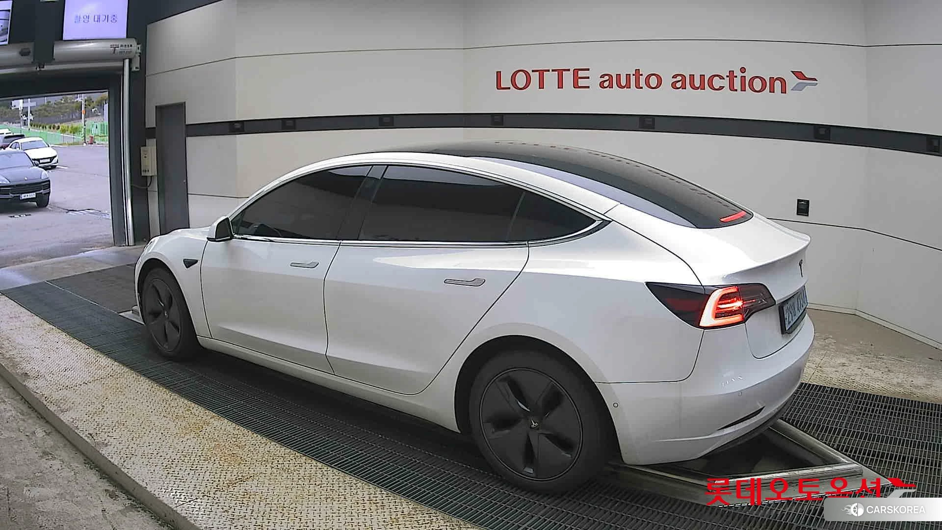 Tesla Model 3 Standard Range Plus RWD id 4289296 из Кореи 37