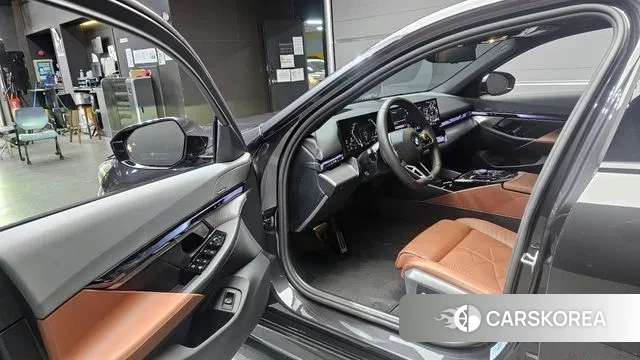 BMW 5 Series (G60) id 3711213 из Кореи 20