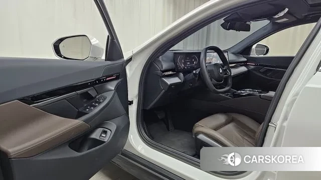 BMW 5 Series (G60) id 3512526 из Кореи 20