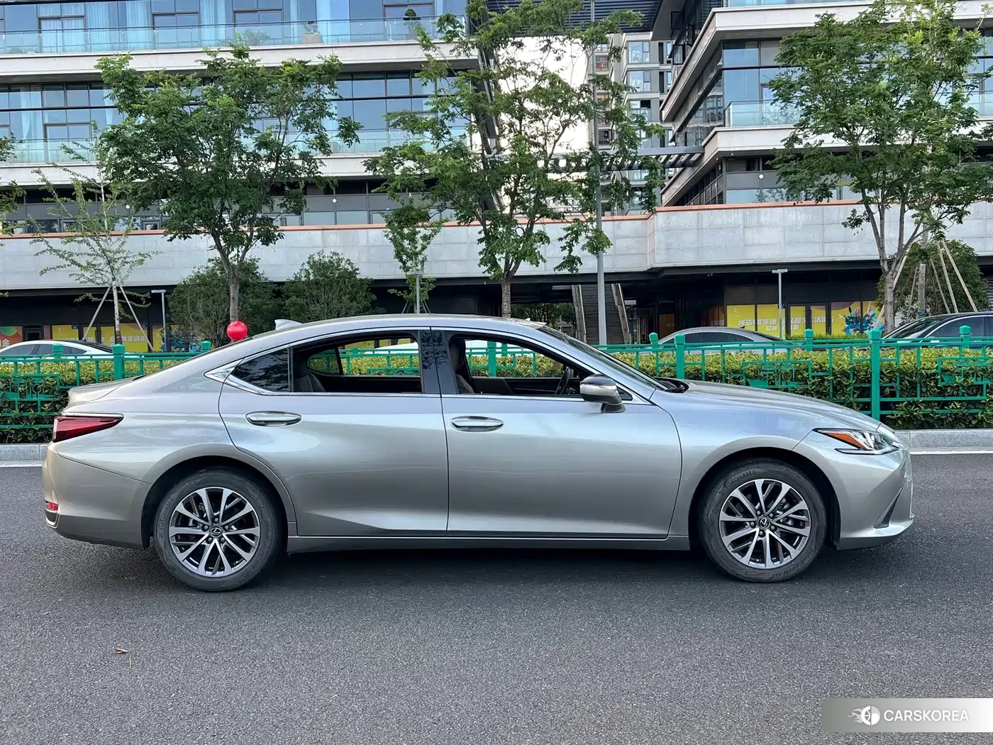 Lexus ES id 4628177 из Китая 17