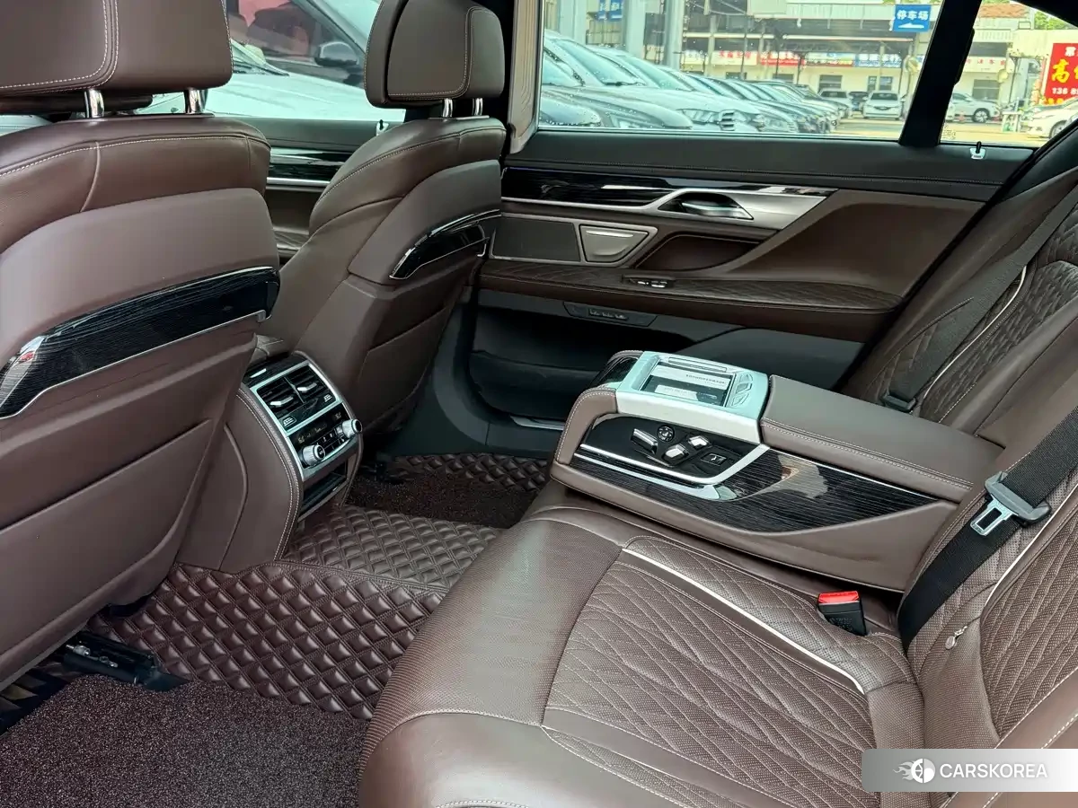 BMW 7 series id 4679856 из Китая 18