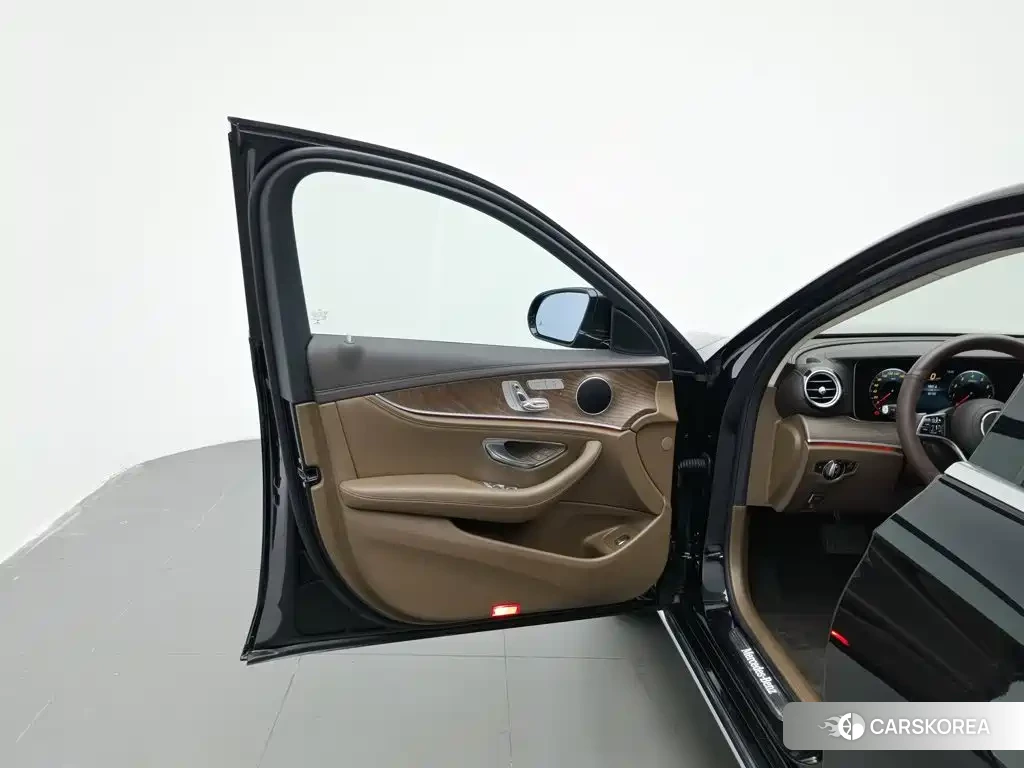 Mercedes-Benz E-Class id 4669499 из Китая 24