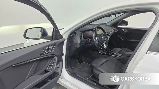 BMW 1 Series (F40) id 3770239 из Кореи 20