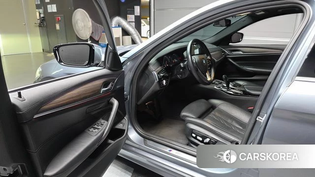 BMW 5 Series (G30) id 4765557 из Кореи 31