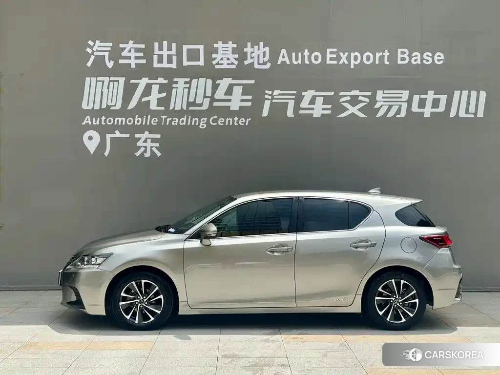 Lexus CT id 4679602 из Китая 13
