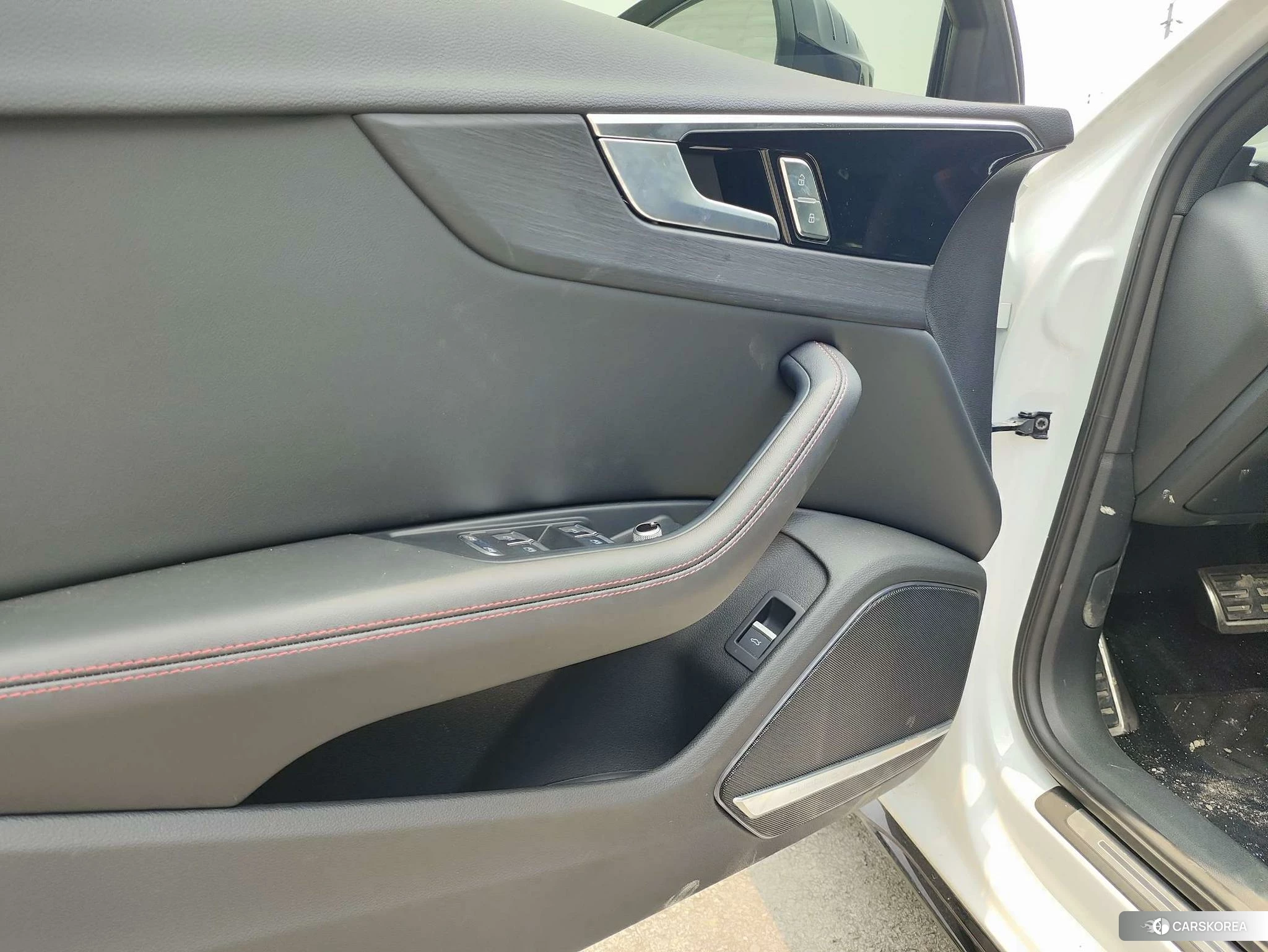 Audi A4L id 4512636 из Китая 14