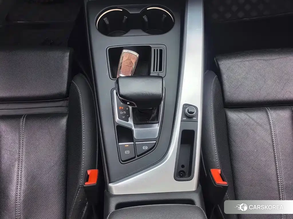Audi A4L id 4606840 из Китая 25