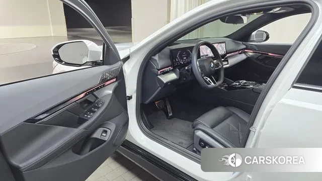 BMW 5 Series (G60) id 3080117 из Кореи 20