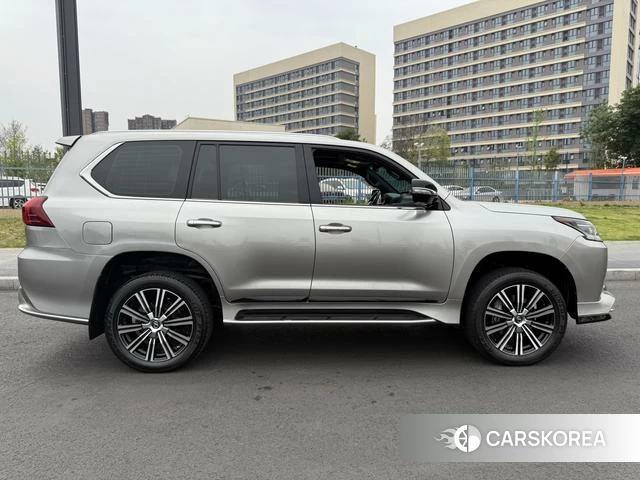 Lexus LX id 4359572 из Китая 19