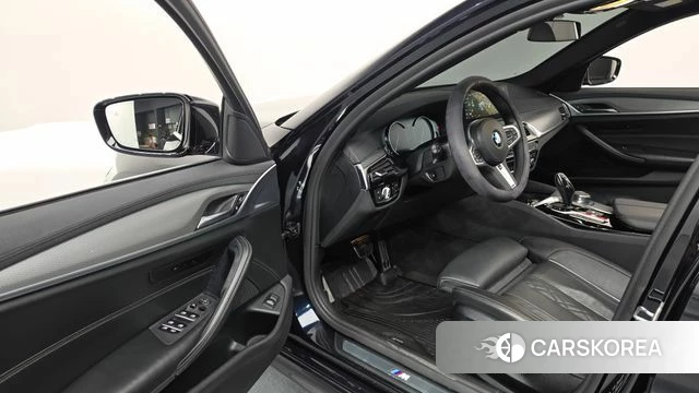 BMW 5 Series (G30) id 4849978 из Кореи 36