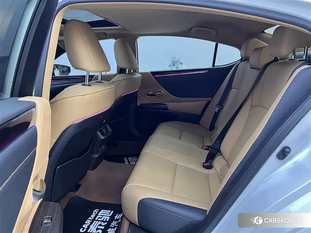 Lexus ES id 4576385 из Китая 25