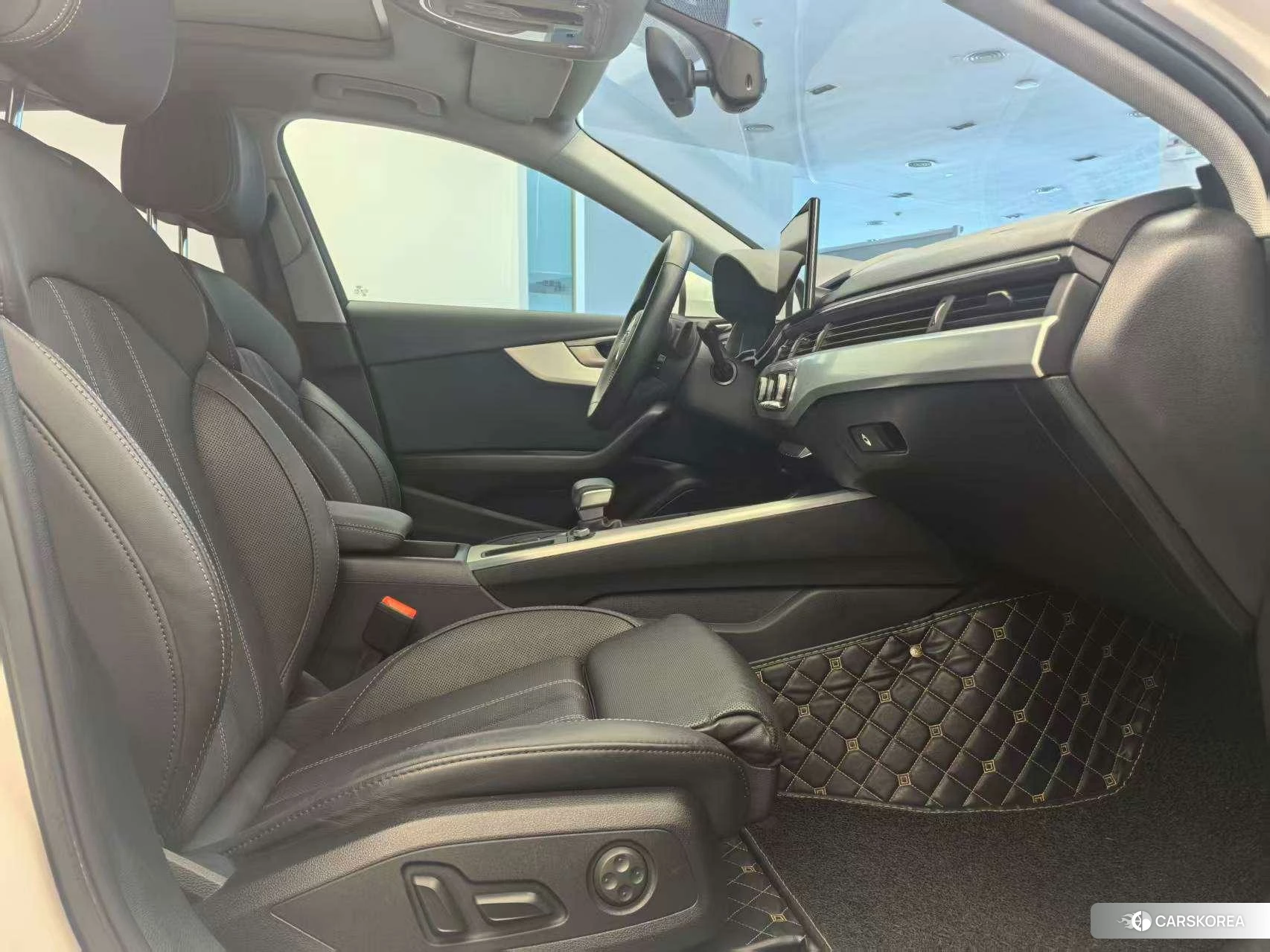 Audi A4L id 4420927 из Китая 14