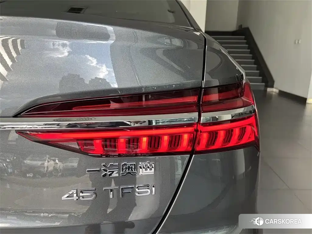 Audi A6L id 4654421 из Китая 13