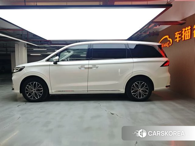 Roewe iMAX8 EV id 4206985 из Китая 24