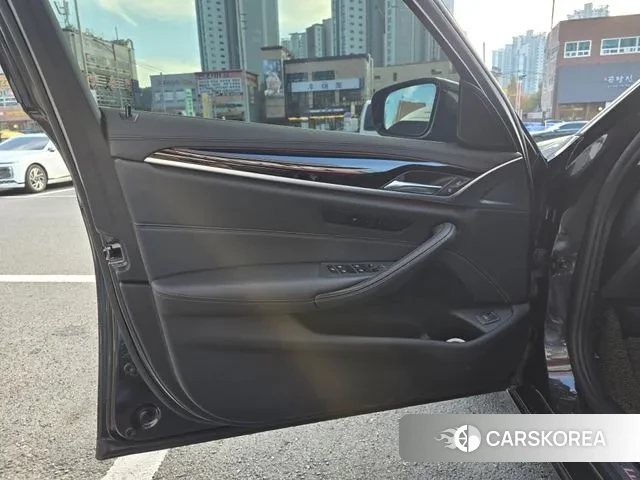 BMW 5 Series (G30) id 3499942 из Кореи 20