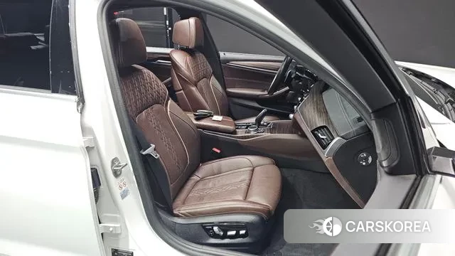 BMW 5 Series (G30) id 3626125 из Кореи 20