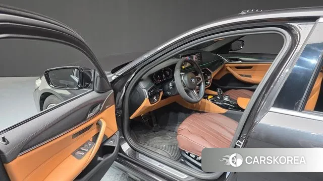 BMW 5 Series (G30) id 3322475 из Кореи 20