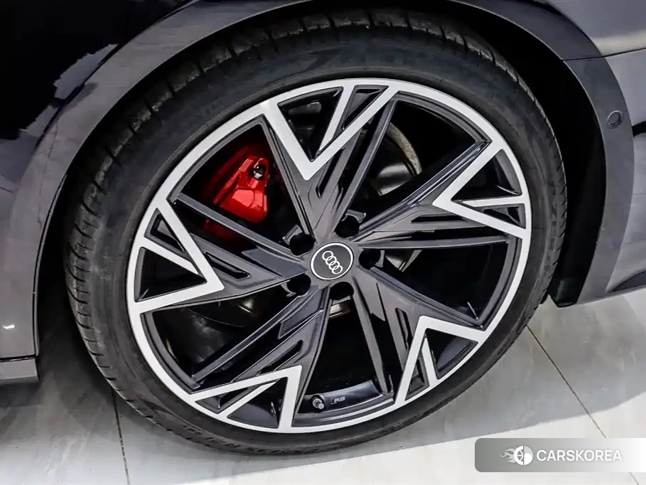 Audi A7L id 4570596 из Китая 34