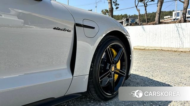 Porsche Taycan id 4201441 из Кореи 20