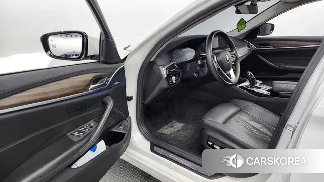 BMW 5 Series (G30) id 3045129 из Кореи 20