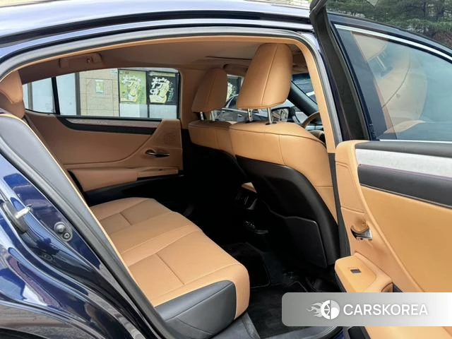 Lexus ES id 3907763 из Китая 14