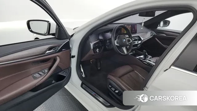 BMW 5 Series (G30) id 3428112 из Кореи 20