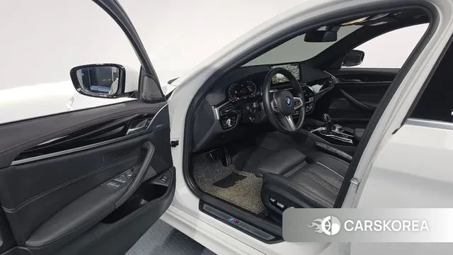 BMW 5 Series (G30) id 3366379 из Кореи 20