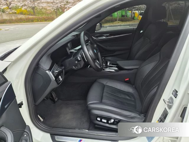 BMW 5 Series (G30) id 3872986 из Кореи 19