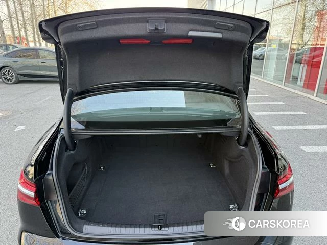 Audi A6L id 4275652 из Китая 16