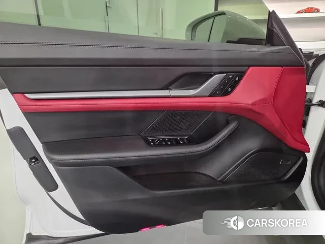 Porsche Taycan id 3377207 из Кореи 12