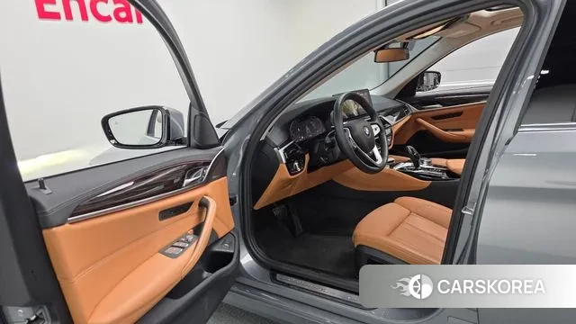 BMW 5 Series (G30) id 3711856 из Кореи 20