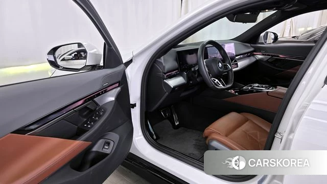 BMW 5 Series (G60) id 3963630 из Кореи 20