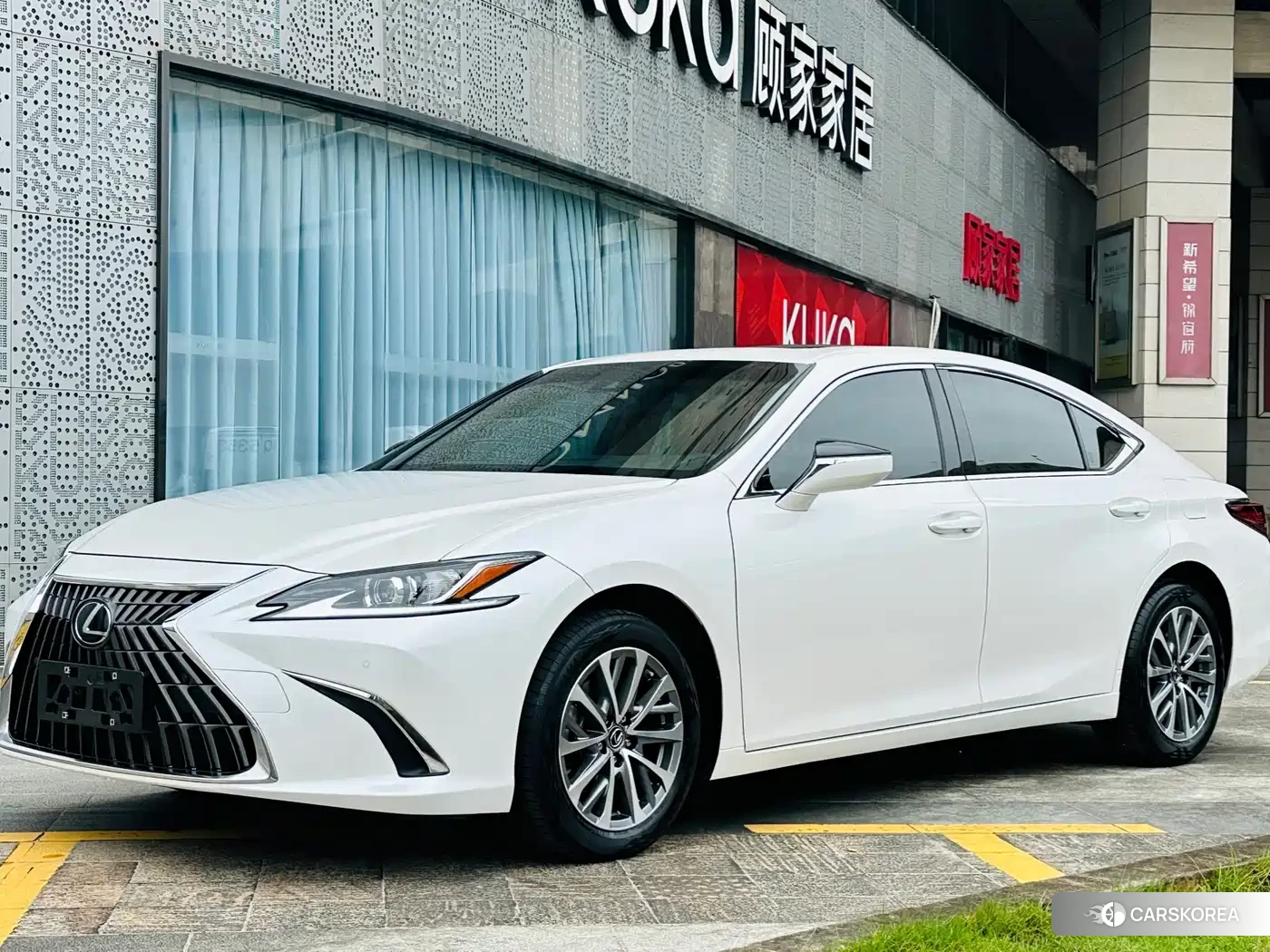 Lexus ES id 4654585 из Китая 23
