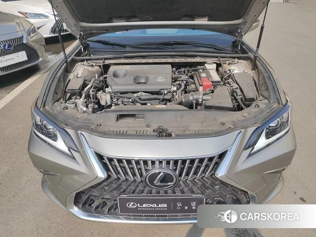 Lexus ES id 3908444 из Китая 17