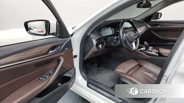 BMW 5 Series (G30) id 3351146 из Кореи 20