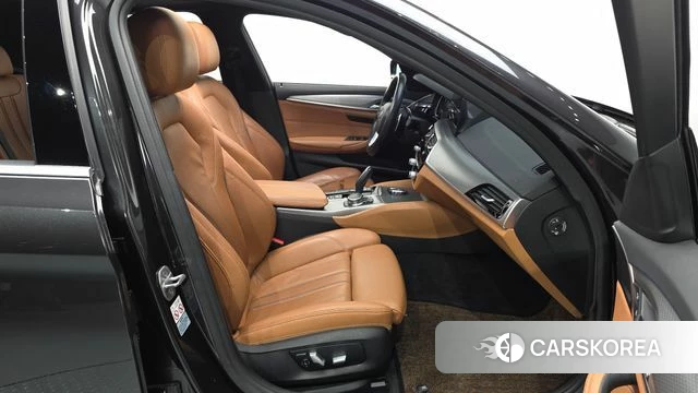 BMW 5 Series (G30) id 4197266 из Кореи 33