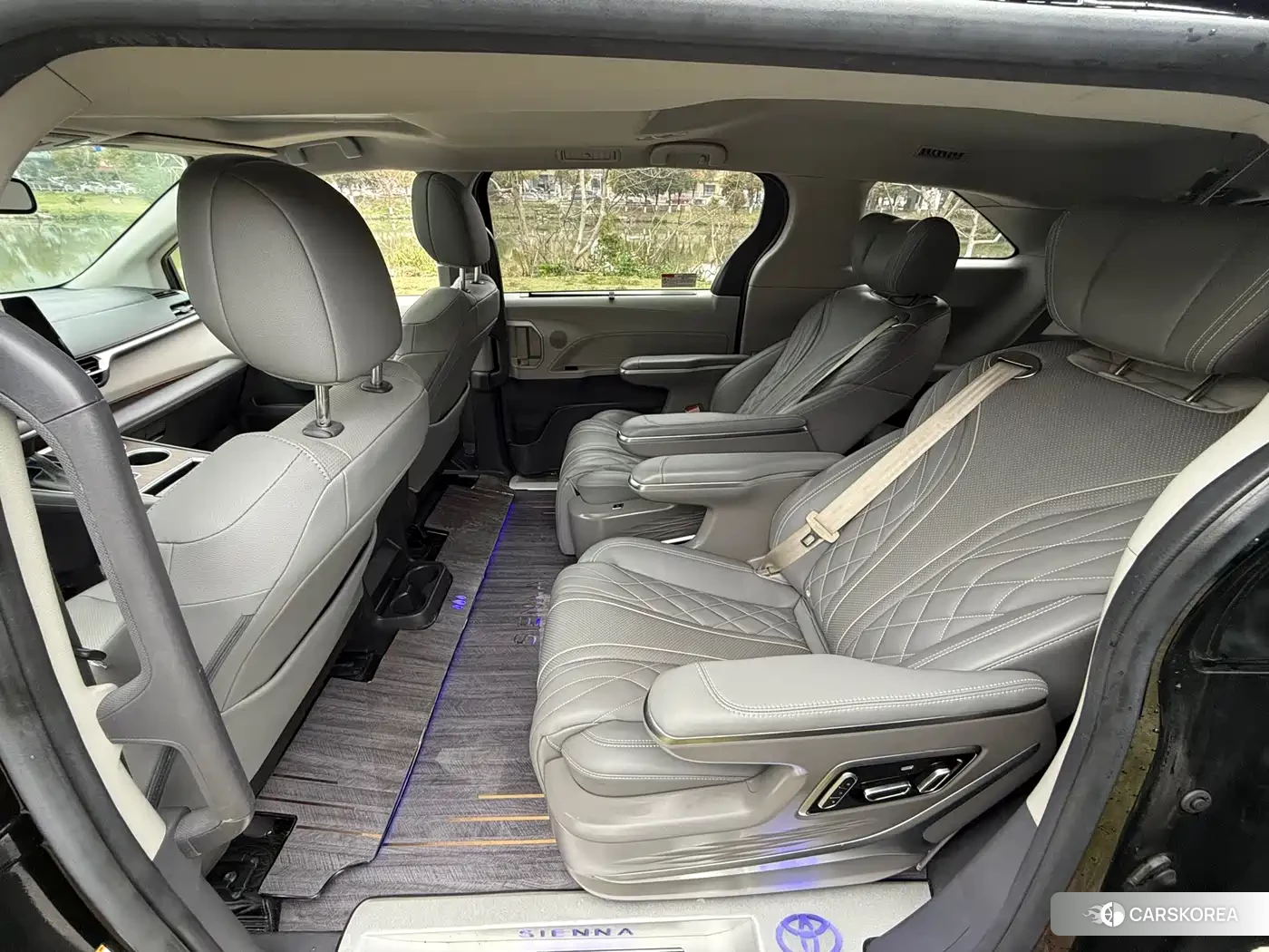 Toyota Sienna id 4577852 из Китая 17