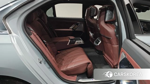 BMW 7 Series (G70) id 4223159 из Кореи 40