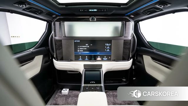 Lexus LM id 4272572 из Китая 22