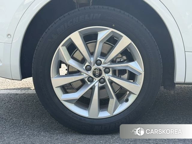 Audi Q5L id 4276780 из Китая 22