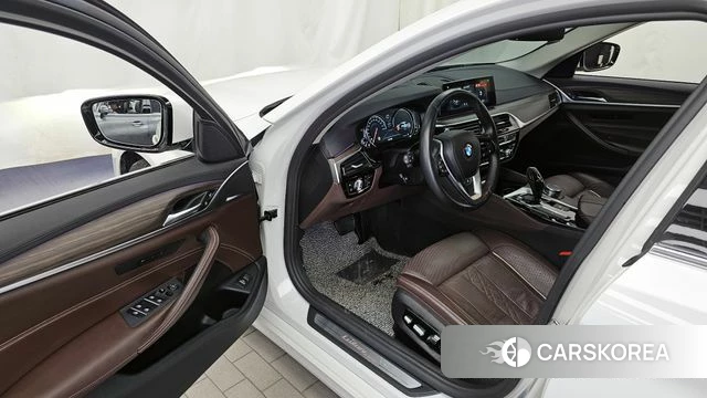 BMW 5 Series (G30) id 4378119 из Кореи 31