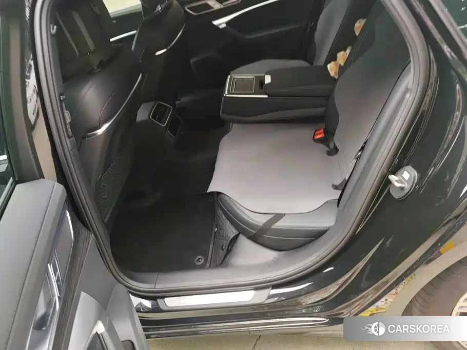 Audi A6L id 4553890 из Китая 16