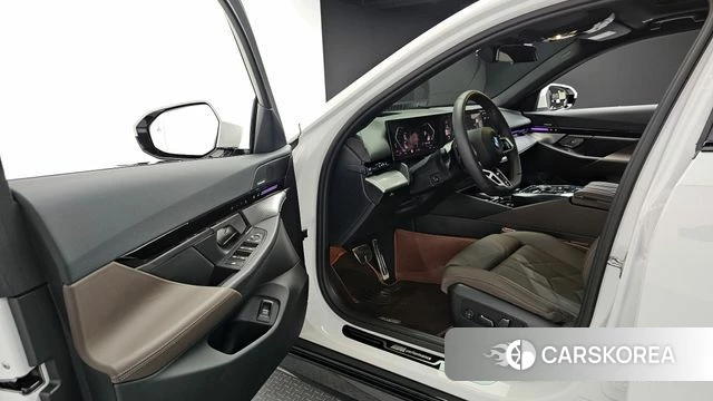 BMW 5 Series (G60) id 3896726 из Кореи 20