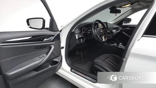 BMW 5 Series (G30) id 3736813 из Кореи 20