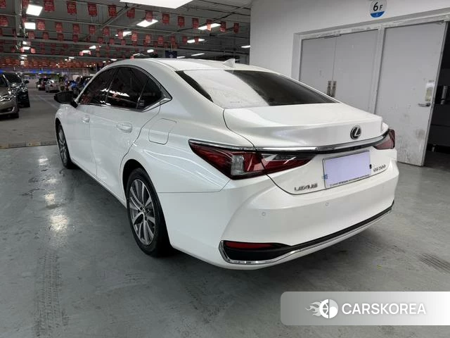 Lexus ES id 4273439 из Китая 12