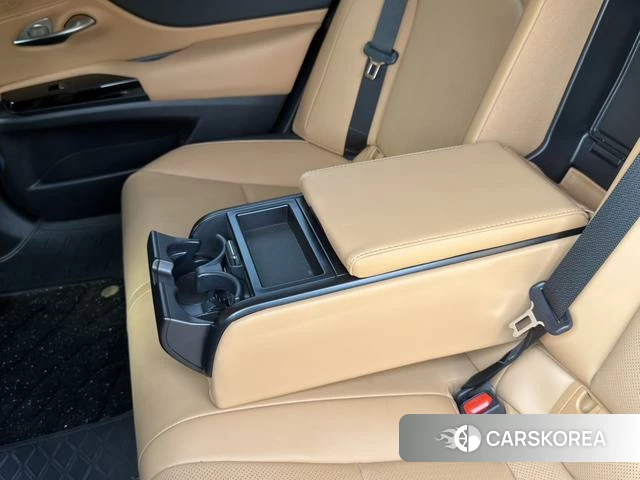 Lexus ES id 4333777 из Китая 21