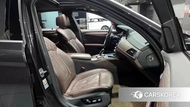 BMW 5 Series (G30) id 3330876 из Кореи 20