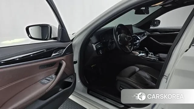 BMW 5 Series (G30) id 3379208 из Кореи 20