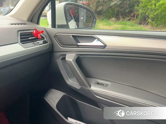 Volkswagen Tiguan L id 4213775 из Китая 23