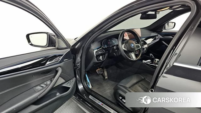 BMW 5 Series (G30) id 3842677 из Кореи 20